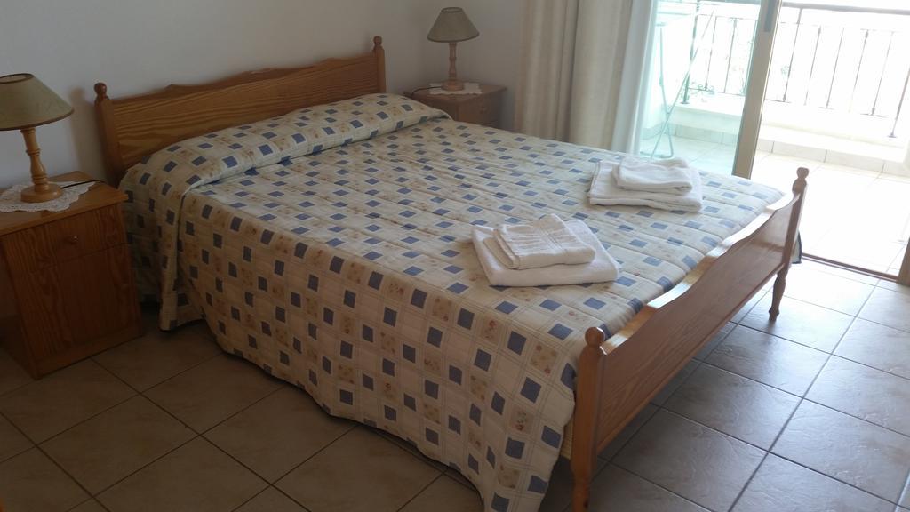 Pissouriana Hotel Apartments Buitenkant foto